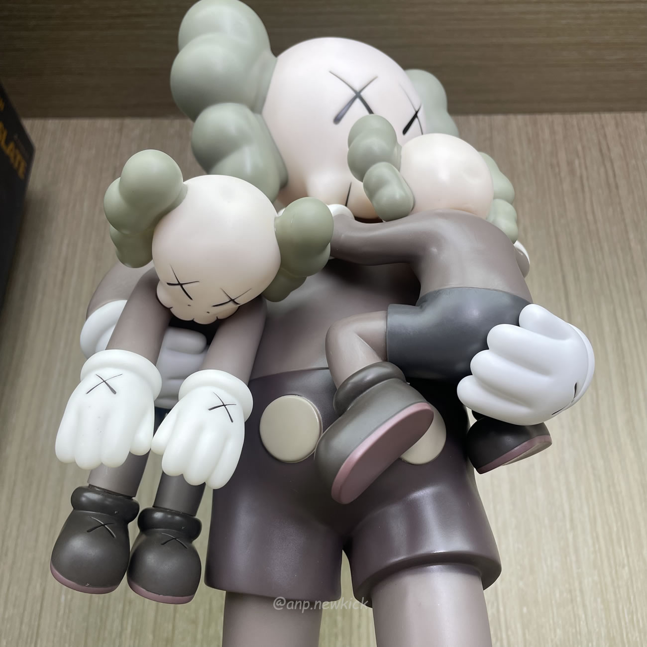 Kaws Clean Slate Figure (2) - newkick.vip